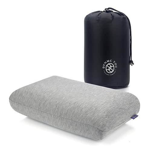 DYNMC you Bequemes Reisekissen und Outdoor Kissen inkl. Tasche, Weicher Oeko-TEX-Bambus-Bezug - Modernes, Festes Memory Foam Kissen - Nackenstützkissen, Nackenkissen Reise, Camping Kissen