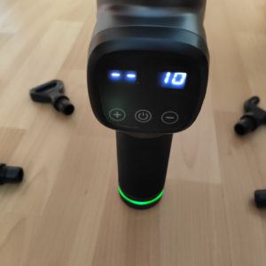 Display der TaoTronics Massage Gun im Test